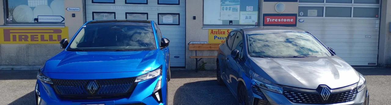 Les véhicules devant l’atelier Schneeberger & Co à Mossel